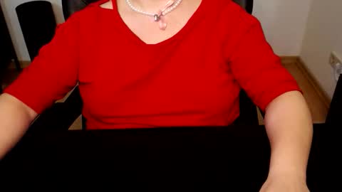Snapshot of elly_petite chatting on 05/21/26, 06:48 Elly online show from 05/21/26, 06:48