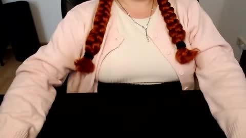 Snapshot of elly_petite chatting on 06/12/26, 11:53 Elly online show from 06/12/26, 11:53