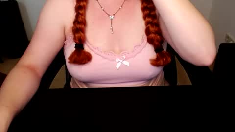Snapshot of elly_petite chatting on 06/28/26, 09:37 Elly online show from 06/28/26, 09:37