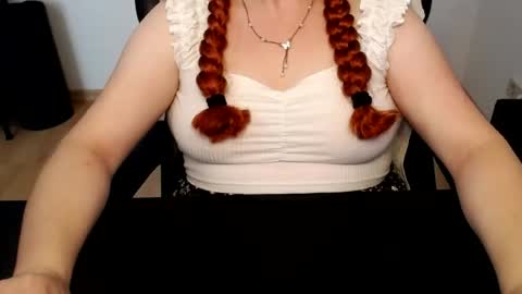 Snapshot of elly_petite chatting on 06/30/26, 06:47 Elly online show from 06/30/26, 06:47