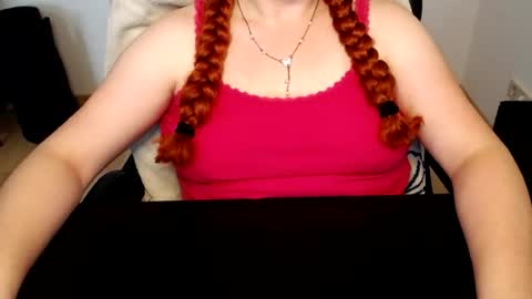 Snapshot of elly_petite chatting on 07/04/26, 06:52 Elly online show from 07/04/26, 06:52