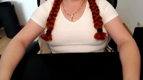 Snapshot of elly_petite chatting on 07/05/26, 11:50 Elly online show from 07/05/26, 11:50