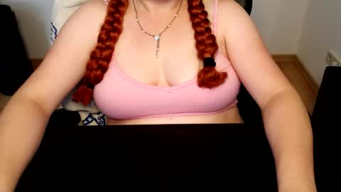 Snapshot of elly_petite chatting on 07/10/26, 07:01 Elly online show from 07/10/26, 07:01