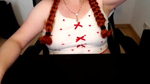 Snapshot of elly_petite chatting on 07/13/26, 11:35 Elly online show from 07/13/26, 11:35