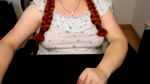 Snapshot of elly_petite chatting on 07/14/26, 06:29 Elly online show from 07/14/26, 06:29