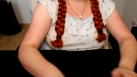 Snapshot of elly_petite chatting on 07/14/26, 11:38 Elly online show from 07/14/26, 11:38