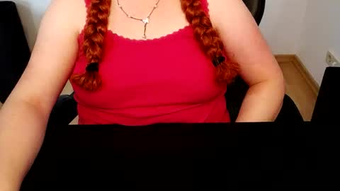Snapshot of elly_petite chatting on 07/17/26, 06:53 Elly online show from 07/17/26, 06:53