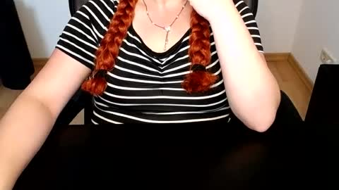Snapshot of elly_petite chatting on 07/22/26, 06:38 Elly online show from 07/22/26, 06:38