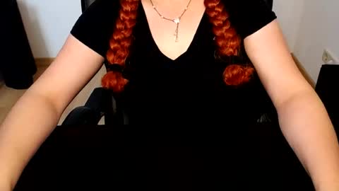 Snapshot of elly_petite chatting on 07/24/26, 06:55 Elly online show from 07/24/26, 06:55