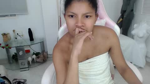 Elly online show from 01/05/25, 03:32