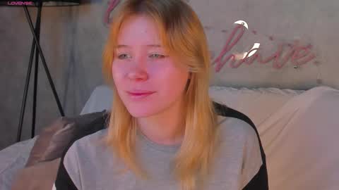 ellya_castro online show from 09/17/25, 12:12