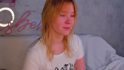 ellya_castro online show from 09/18/25, 12:12