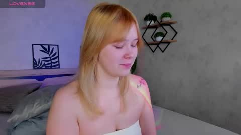 ellya_castro online show from 10/06/25, 12:08