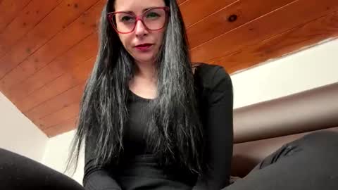 ellyadavis online show from 11/21/25, 04:16