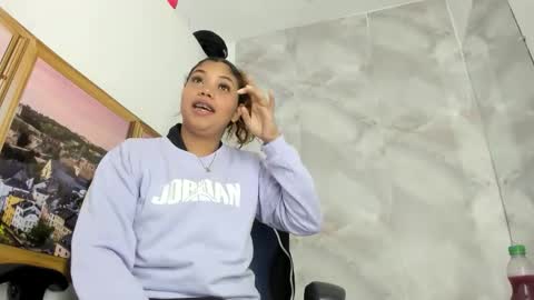 Snapshot of ellybloom chatting on 05/18/26, 01:50 ellybloom online show from 05/18/26, 01:50