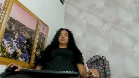 Snapshot of ellybloom chatting on 06/22/26, 01:08 ellybloom online show from 06/22/26, 01:08