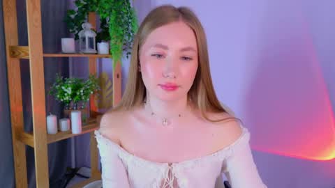 Snapshot of ellycolins_ chatting on 05/23/26, 03:23 Elly online show from 05/23/26, 03:23