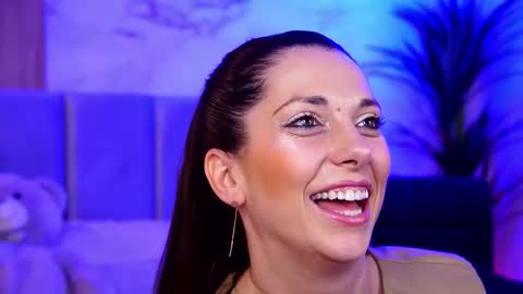 Elly online show from 10/26/25, 08:04