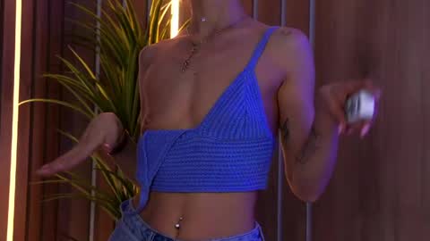 Elly online show from 04/21/26, 02:04