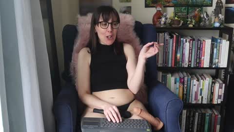 Elly Naomi online show from 02/08/25, 07:38