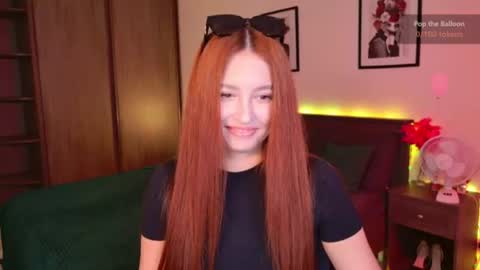 Snapshot of ellypeach chatting on 06/24/26, 12:37 EllyPeach online show from 06/24/26, 12:37