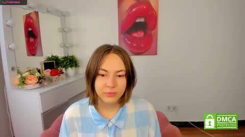 Snapshot of elma_lily chatting on 10/10/25, 06:01 elma_lily online show from 10/10/25, 06:01