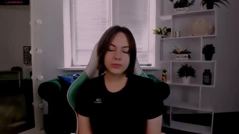 Snapshot of elma_lily chatting on 10/22/25, 06:57 elma_lily online show from 10/22/25, 06:57
