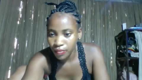 elodie012 online show from 01/07/26, 07:11