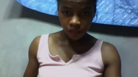 Snapshot of elodie228680 chatting on 05/18/26, 05:02 elodie228680 online show from 05/18/26, 05:02