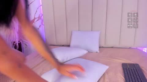 elody_rousse online show from 10/18/25, 12:06