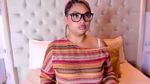 Snapshot of eloisa_cleavage_ chatting on 07/13/26, 11:02 Maya online show from 07/13/26, 11:02