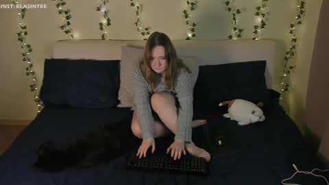 Ela give me a thumbs up if you like it  and this is important for the development of the account online show from 11/25/25, 05:57