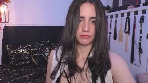 elowen_halley1 online show from 11/21/25, 06:50