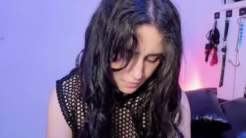 elowen_halley1 online show from 03/08/26, 07:28