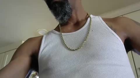 Snapshot of elparador chatting on 02/02/25, 08:41 El Parador online show from 02/02/25, 08:41