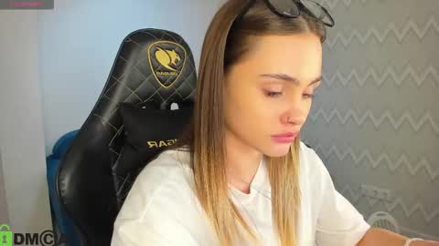 elsa_carterr online show from 11/25/25, 09:42