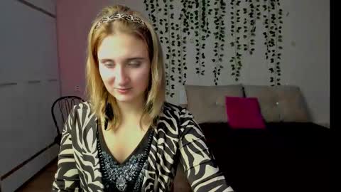 Elsa  online show from 10/13/25, 01:11