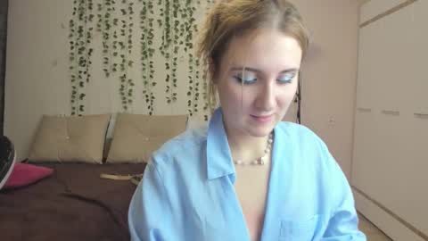 Elsa  online show from 10/20/25, 03:56