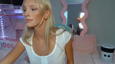 Snapshot of elsa_may chatting on 06/10/26, 12:00 elsa_may online show from 06/10/26, 12:00