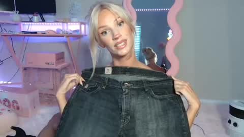 Snapshot of elsa_may chatting on 06/12/26, 12:31 elsa_may online show from 06/12/26, 12:31