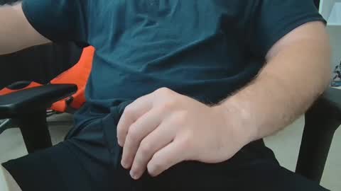 Snapshot of eltanke2206 chatting on 09/10/25, 01:44 alexgarg online show from 09/10/25, 01:44