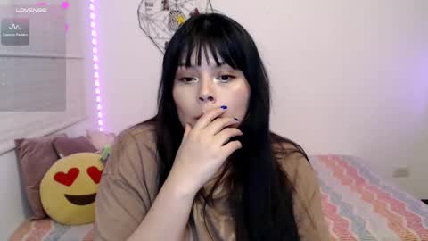 Snapshot of elymoon chatting on 05/27/26, 11:57 Ely online show from 05/27/26, 11:57