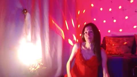 Elisa online show from 11/05/25, 08:42