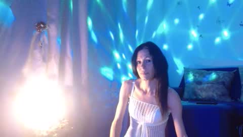 Elisa online show from 11/10/25, 06:29