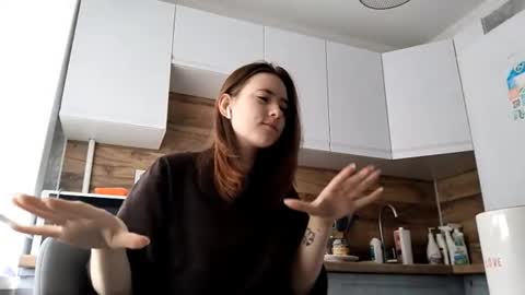 Luna online show from 10/09/25, 10:13