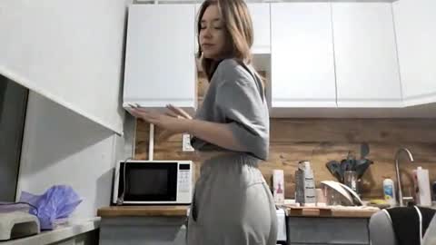 Luna online show from 10/20/25, 05:13