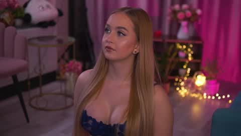 Elyssa online show from 11/18/25, 07:29