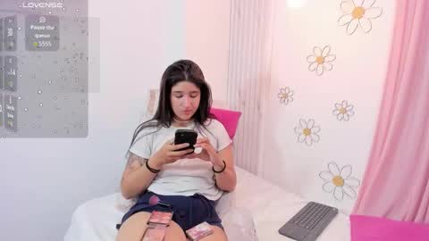 Snapshot of em_aa1 chatting on 11/30/25, 05:44 A N D R E A online show from 11/30/25, 05:44