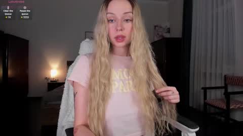 Snapshot of em_emilie chatting on 11/07/25, 03:34 Emilie online show from 11/07/25, 03:34