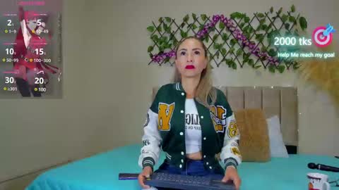 Snapshot of ema_garciaa chatting on 02/15/25, 02:33 ema garcia  online show from 02/15/25, 02:33